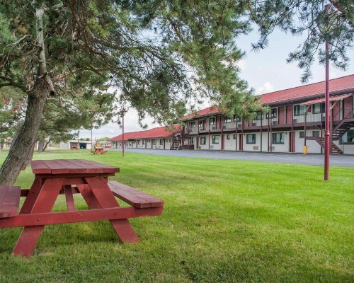 Econo Lodge South Buffalo - image 19