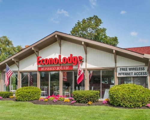 Econo Lodge South Buffalo - image 2
