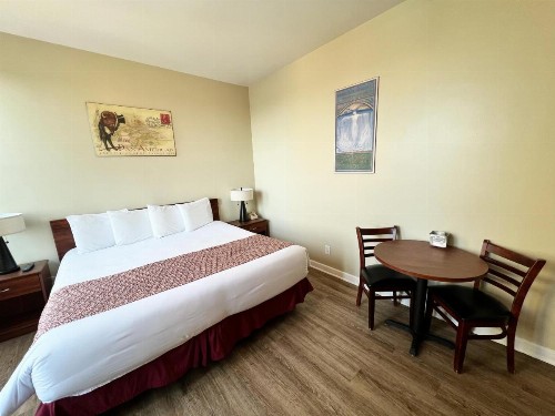 Lenox Hotel and Suites - image 21