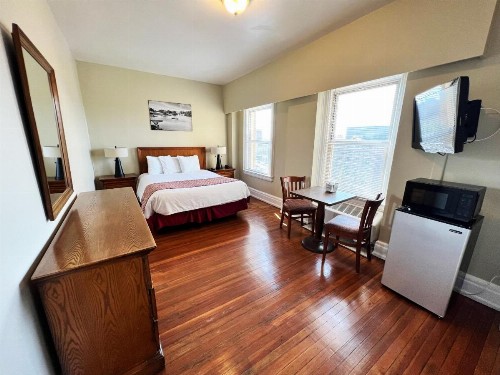 Lenox Hotel and Suites - image 22