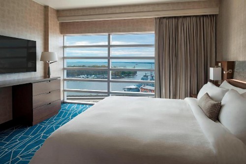 Buffalo Marriott at LECOM HARBORCENTER - image 3