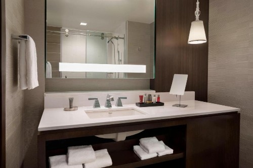 Buffalo Marriott at LECOM HARBORCENTER - image 36