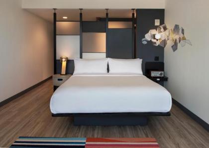 Aloft Buffalo Downtown - image 8