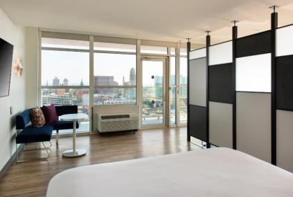Aloft Buffalo Downtown - image 9
