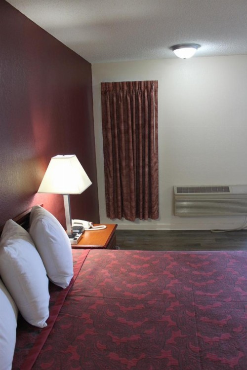Travel Inn of Buford - image 6