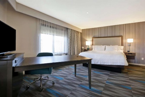 Hampton Inn & Suites Los Angeles Burbank Airport - image 17