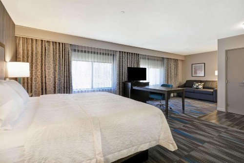 Hampton Inn & Suites Los Angeles Burbank Airport - image 20