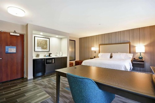 Hampton Inn & Suites Los Angeles Burbank Airport - image 22
