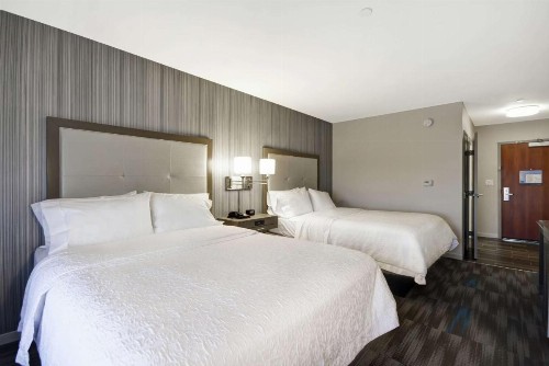 Hampton Inn & Suites Los Angeles Burbank Airport - image 23