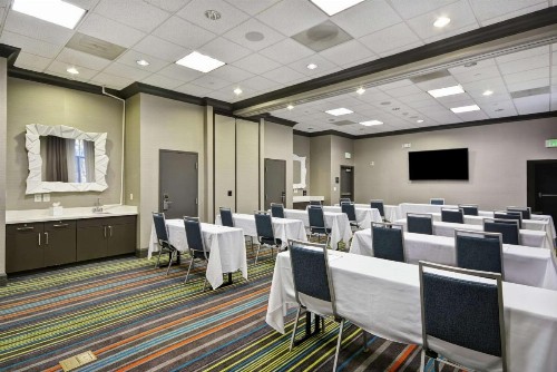 Hampton Inn & Suites Los Angeles Burbank Airport - image 25