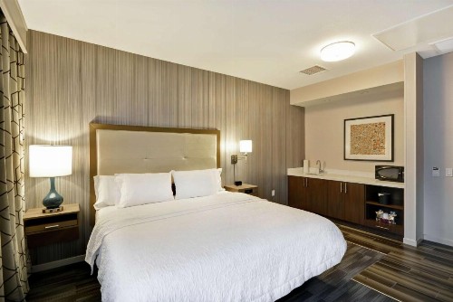 Hampton Inn & Suites Los Angeles Burbank Airport - image 26