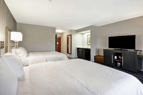Hampton Inn & Suites Los Angeles Burbank Airport - image 30