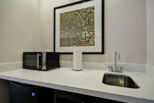 Hampton Inn & Suites Los Angeles Burbank Airport - image 31