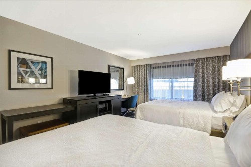Hampton Inn & Suites Los Angeles Burbank Airport - image 32