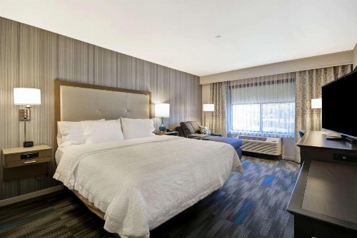 Hampton Inn & Suites Los Angeles Burbank Airport - image 34