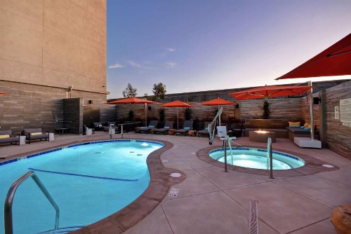 Hampton Inn & Suites Los Angeles Burbank Airport - image 4