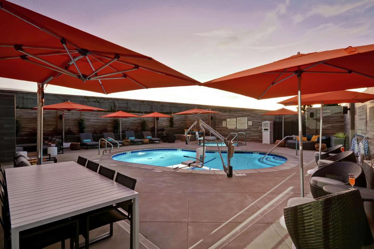Hampton Inn & Suites Los Angeles Burbank Airport - image 5