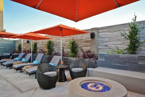 Hampton Inn & Suites Los Angeles Burbank Airport - image 6