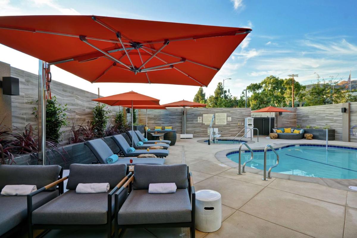 Hampton Inn & Suites Los Angeles Burbank Airport - image 7