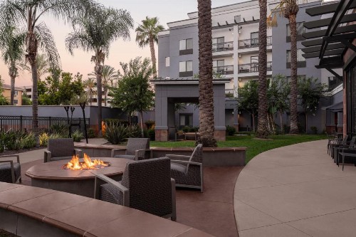 Courtyard Los Angeles Burbank Airport - image 15