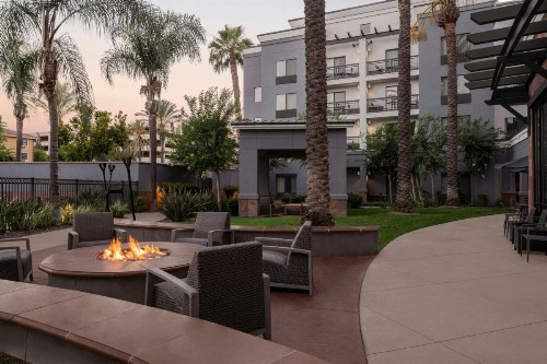 Courtyard Los Angeles Burbank Airport - image 20