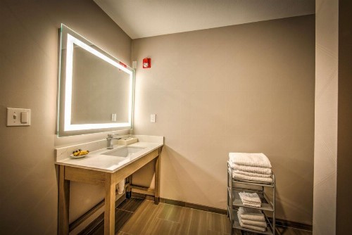 Best Western Plus Media Center Inn & Suites - image 23