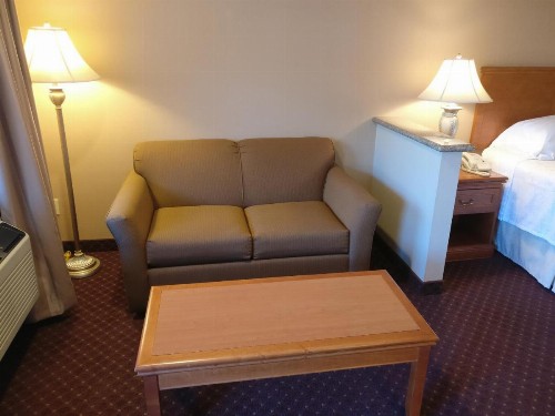 Burbank Inn and Suites - image 20