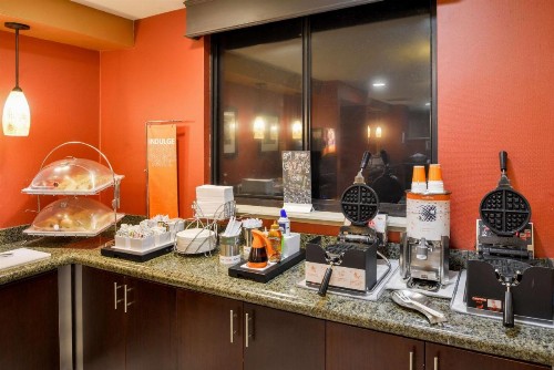 Hampton Inn & Suites San Francisco-Burlingame-Airport South - image 13
