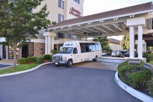 Hampton Inn & Suites San Francisco-Burlingame-Airport South - image 3