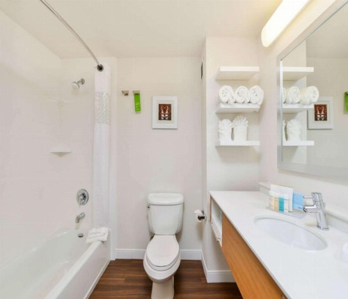 Hampton Inn & Suites San Francisco-Burlingame-Airport South - image 30