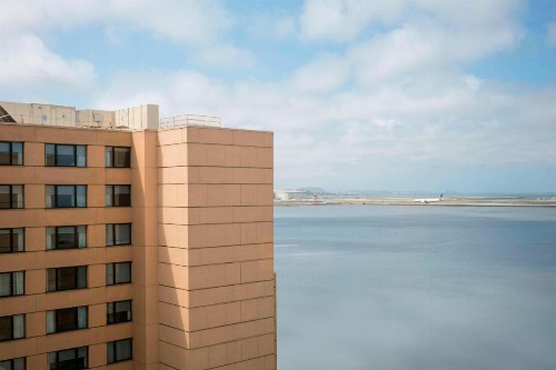 San Francisco Airport Marriott Waterfront - image 2