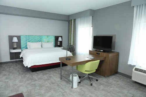 Hampton Inn & Suites Burlington - image 12