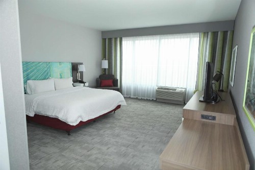 Hampton Inn & Suites Burlington - image 15