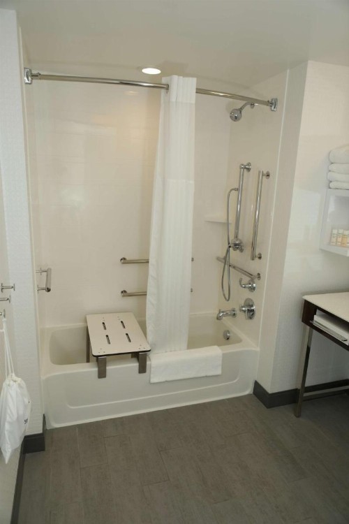 Hampton Inn & Suites Burlington - image 16