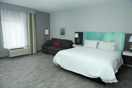 Hampton Inn & Suites Burlington - image 19