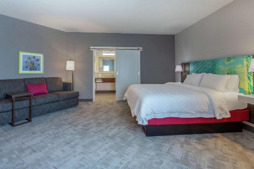 Hampton Inn & Suites Burlington - image 23