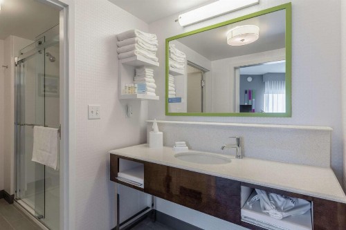 Hampton Inn & Suites Burlington - image 25