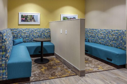 Hampton Inn & Suites Burlington - image 36
