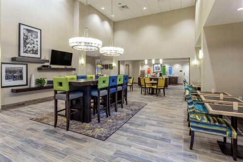 Hampton Inn & Suites Burlington - image 4