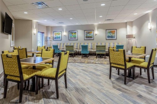 Hampton Inn & Suites Burlington - image 5