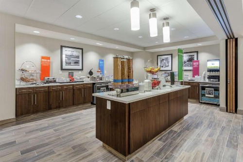 Hampton Inn & Suites Burlington - image 8