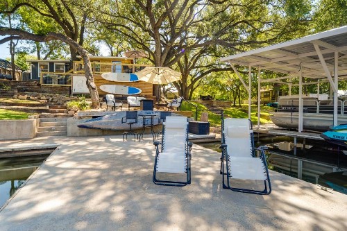 Waterfront Lake LBJ Cabin w/ Dock Canoe & Bikes!