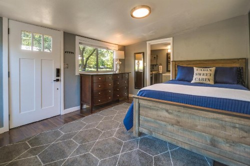 Waterfront Lake LBJ Cabin w/ Dock Canoe & Bikes! - image 11
