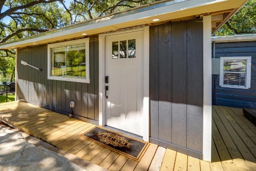 Waterfront Lake LBJ Cabin w/ Dock Canoe & Bikes! - image 2
