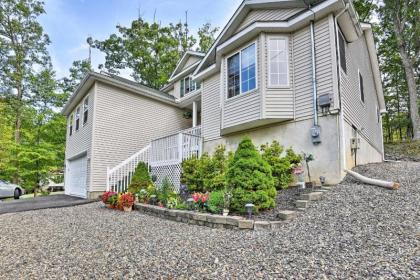 5-Star Roomy and Tranquil Pocono Home about Hike and Ski!