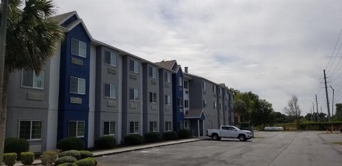 Microtel Inn & Suites by Wyndham Bushnell - image 11