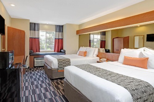 Microtel Inn & Suites by Wyndham Bushnell - image 12