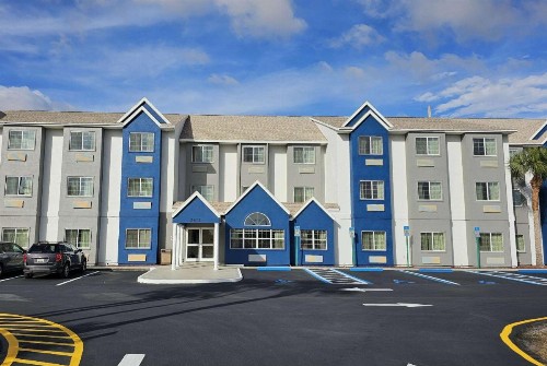 Microtel Inn & Suites by Wyndham Bushnell - image 2