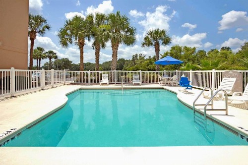 Microtel Inn & Suites by Wyndham Bushnell - image 4