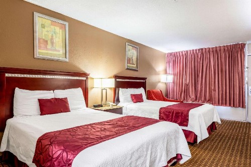Rodeway Inn - image 19